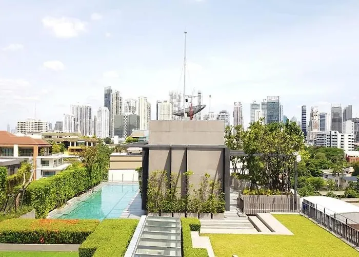 Luxury 2br With Sky Pool & Gym Near Bts Thong Lo 公寓