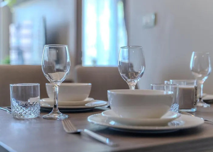 Luxury 2br With Sky Pool & Gym Near Bts Thong Lo 公寓 *
