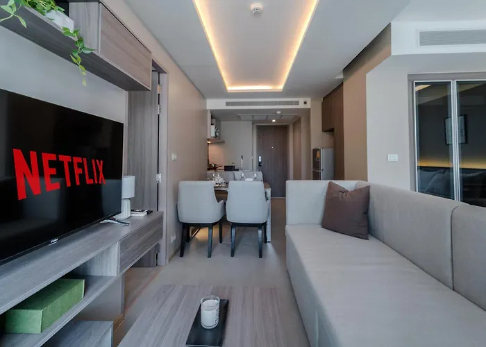 Luxury 2br With Sky Pool & Gym Near Bts Thong Lo 公寓