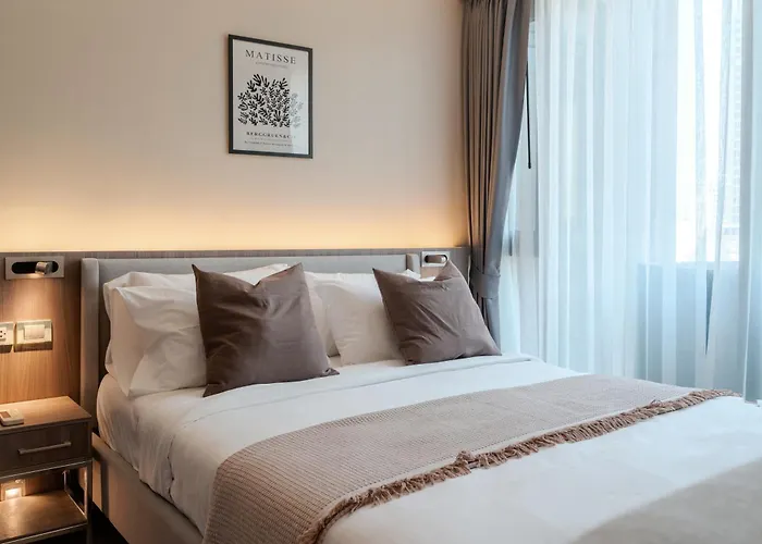 Luxury 2br With Sky Pool & Gym Near Bts Thong Lo 曼谷