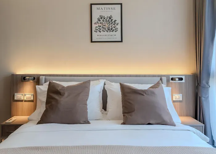 Luxury 2br With Sky Pool & Gym Near Bts Thong Lo 曼谷