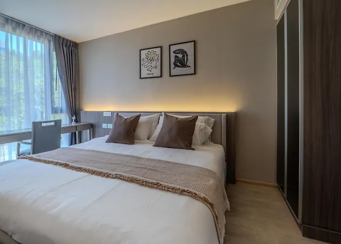 Luxury 2br With Sky Pool & Gym Near Bts Thong Lo 公寓
