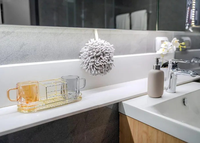 Luxury 2br With Sky Pool & Gym Near Bts Thong Lo 公寓 曼谷